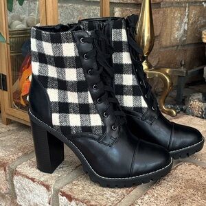 Brand New BCBGeneration Pilas Heeled Lace Up Bootie Black & Ivory Plaid Flannel